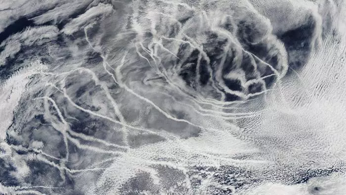 ship tracks